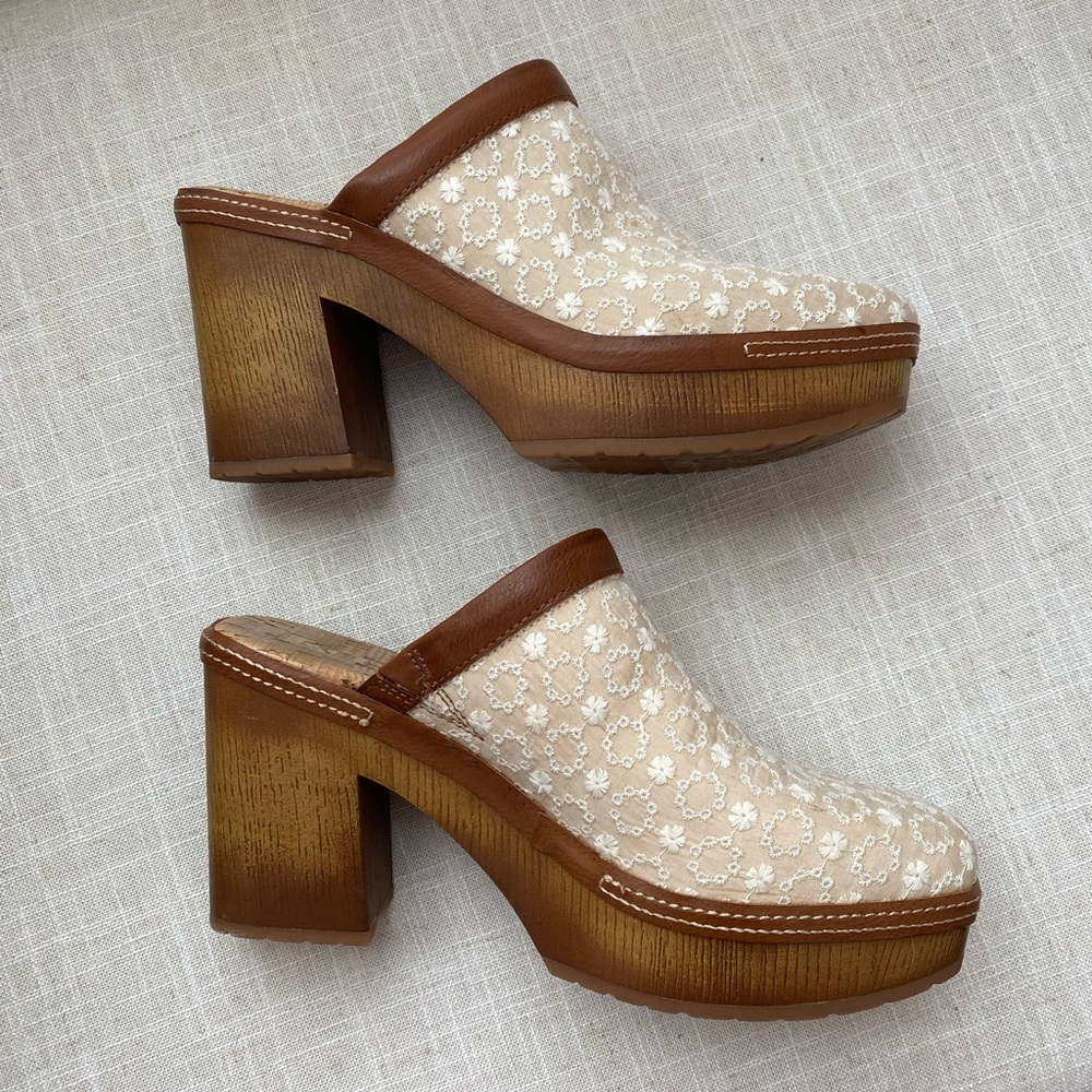 Korks Natural Linen Clogs